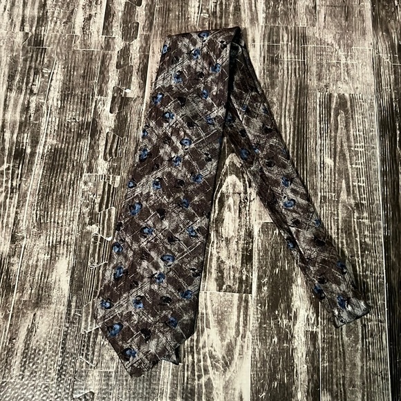 ๐ 2 for $25 Gianfranco Valentino Tie - Picture 1 of 7